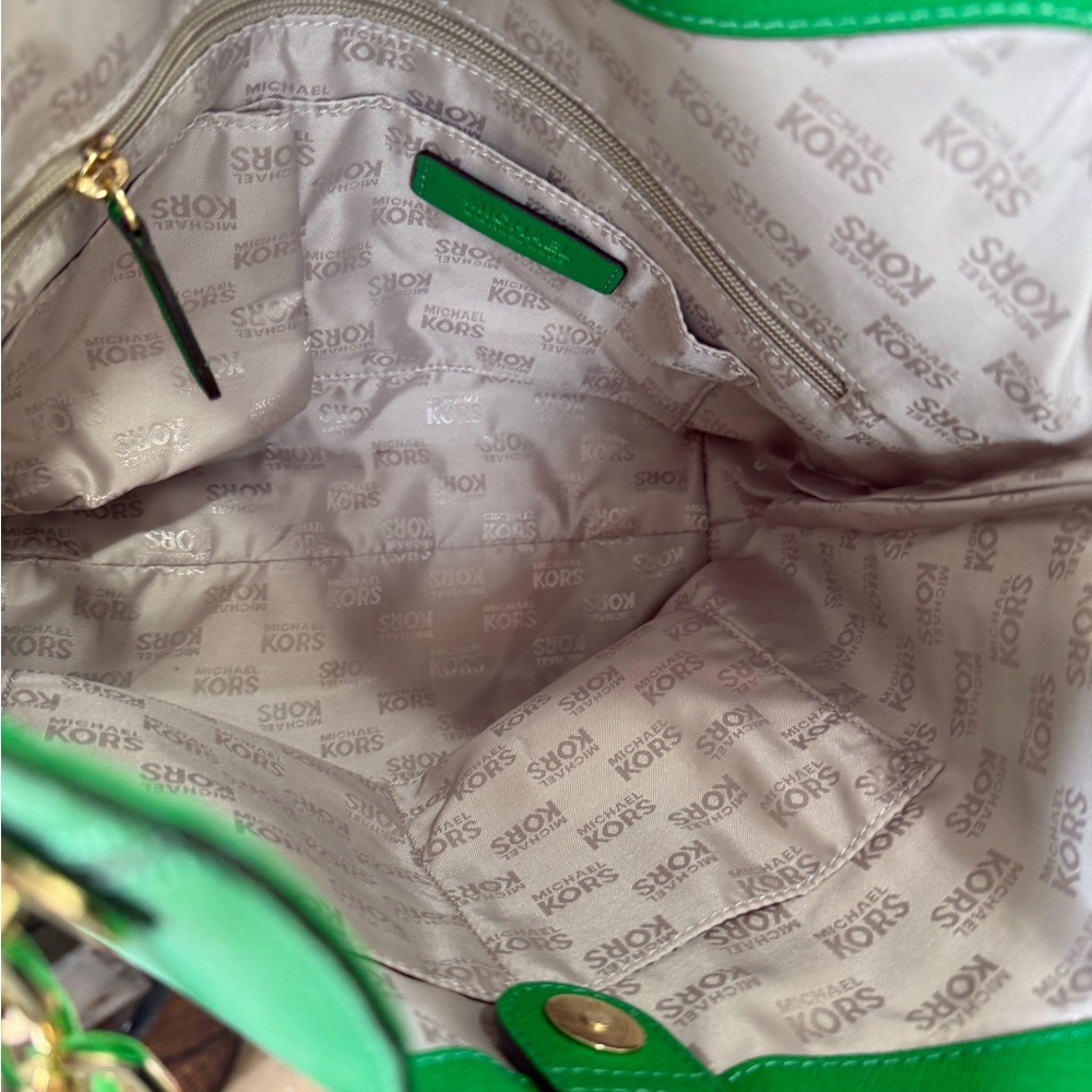 Michael Kors Lillie Large Chain Shoulder Tote - Picture 9 of 12